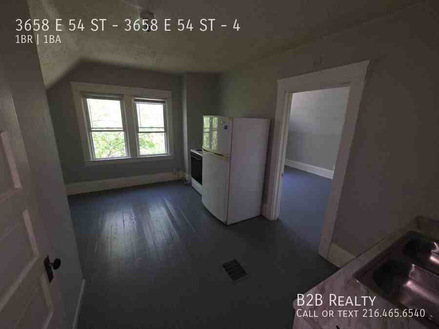 3658 E 54 ST - 3658 E 54 ST #4 - Photo 4 of 17