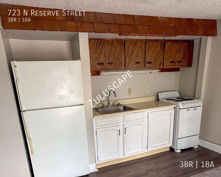 723 N Reserve St - Photo 3 of 11