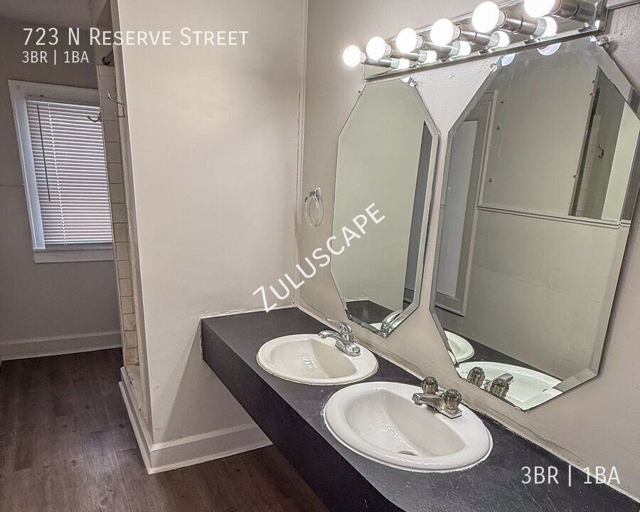 723 N Reserve St - Photo 4 of 11
