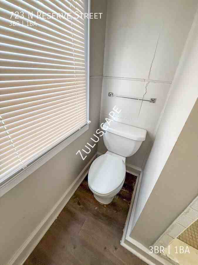 723 N Reserve St - Photo 5 of 11