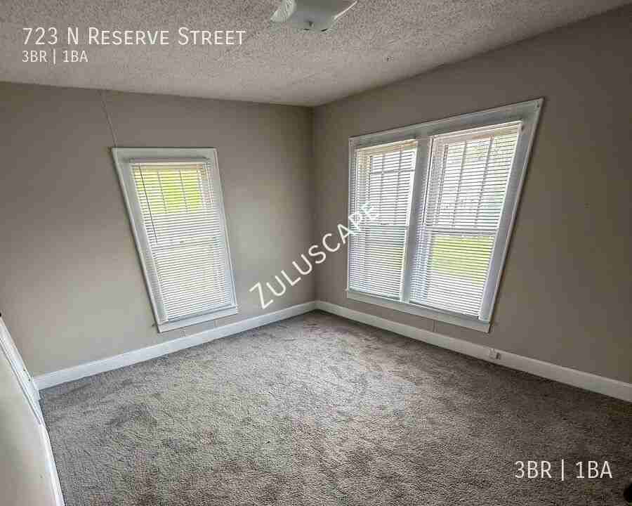 723 N Reserve St - Photo 6 of 11