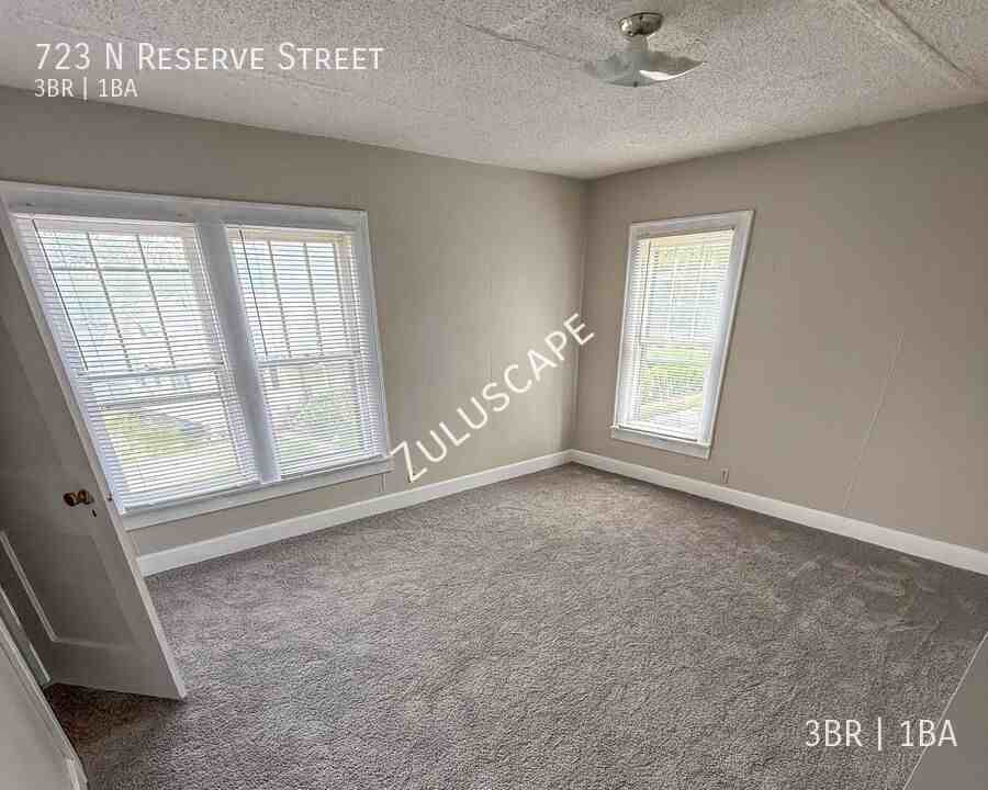 723 N Reserve St - Photo 7 of 11