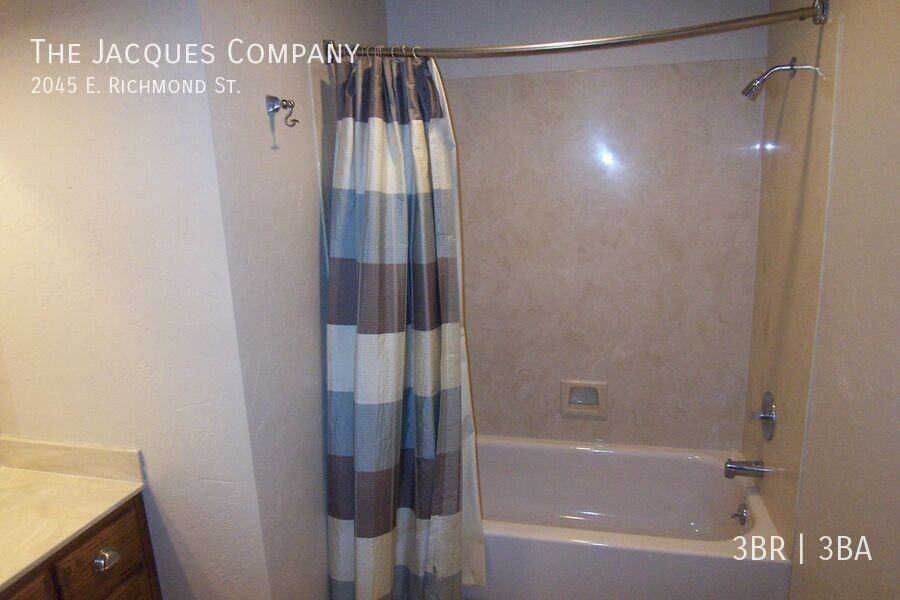 2045 E Richmond St - Photo 3 of 20