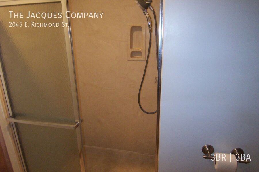 2045 E Richmond St - Photo 6 of 20
