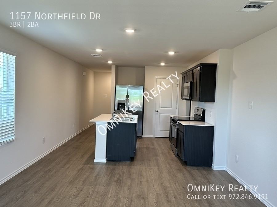 1157 Northfield Dr - Photo 2 of 17