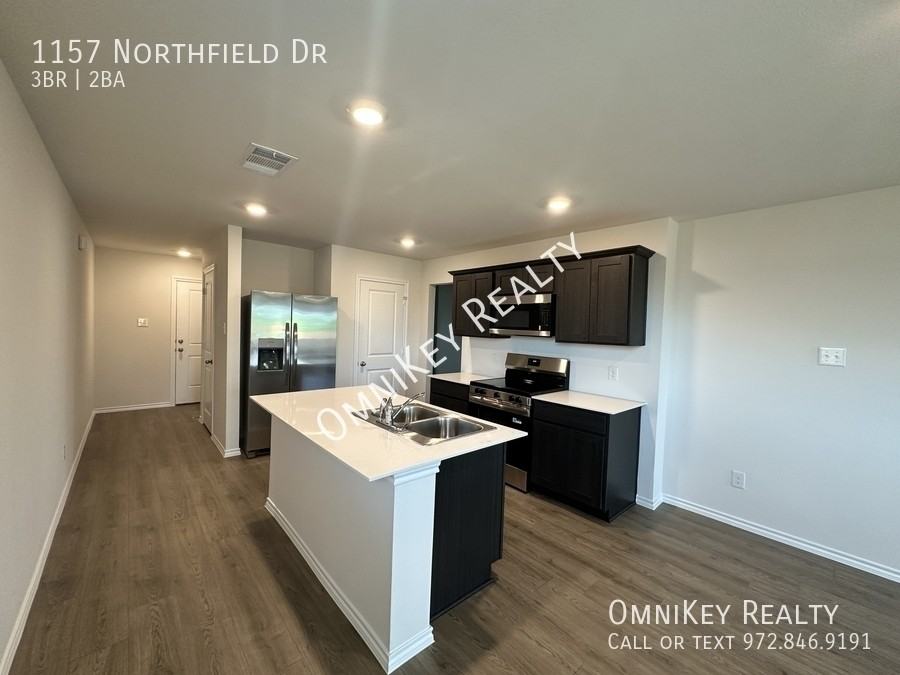 1157 Northfield Dr - Photo 4 of 17
