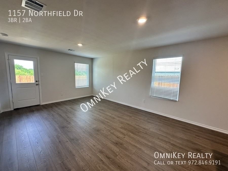 1157 Northfield Dr - Photo 6 of 17