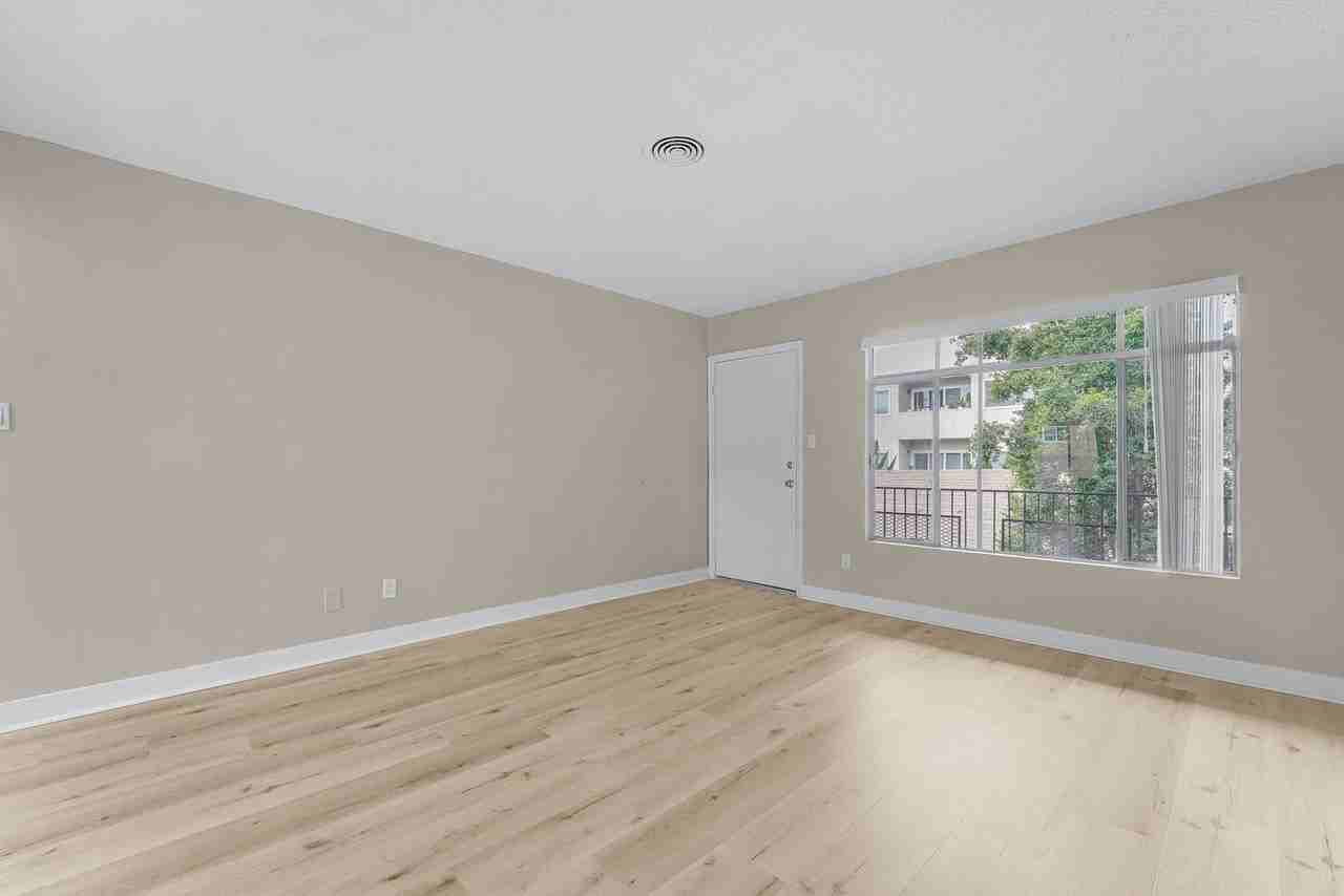 531 W Hyde Park Blvd #09 - Photo 2 of 17
