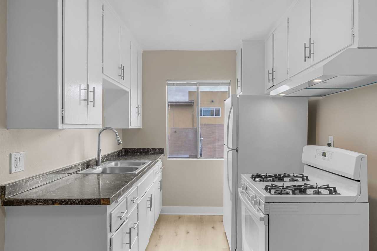 531 W Hyde Park Blvd #09 - Photo 4 of 17