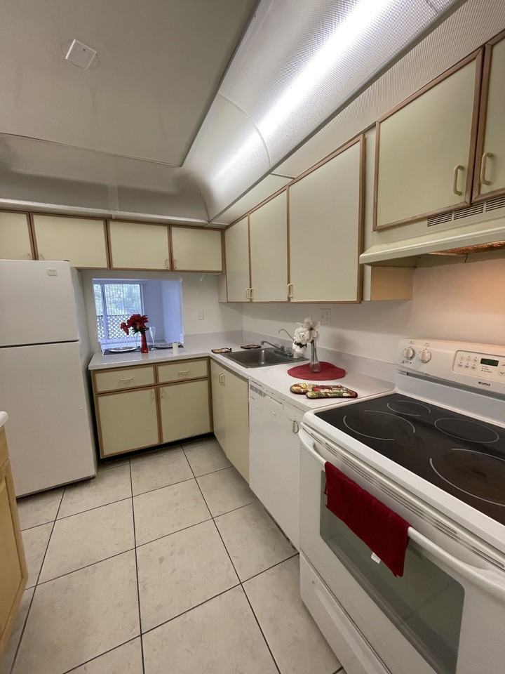 8000 Colony Cir S #590