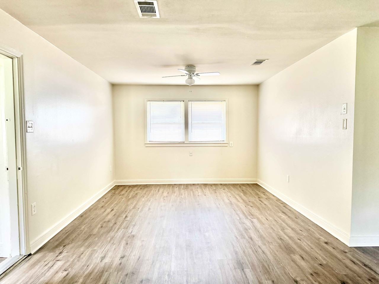 343 S Fairfax Dr #1 - Photo 5 of 18