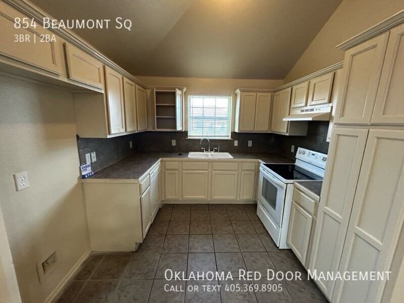 854 Beaumont Sq - Photo 2 of 18