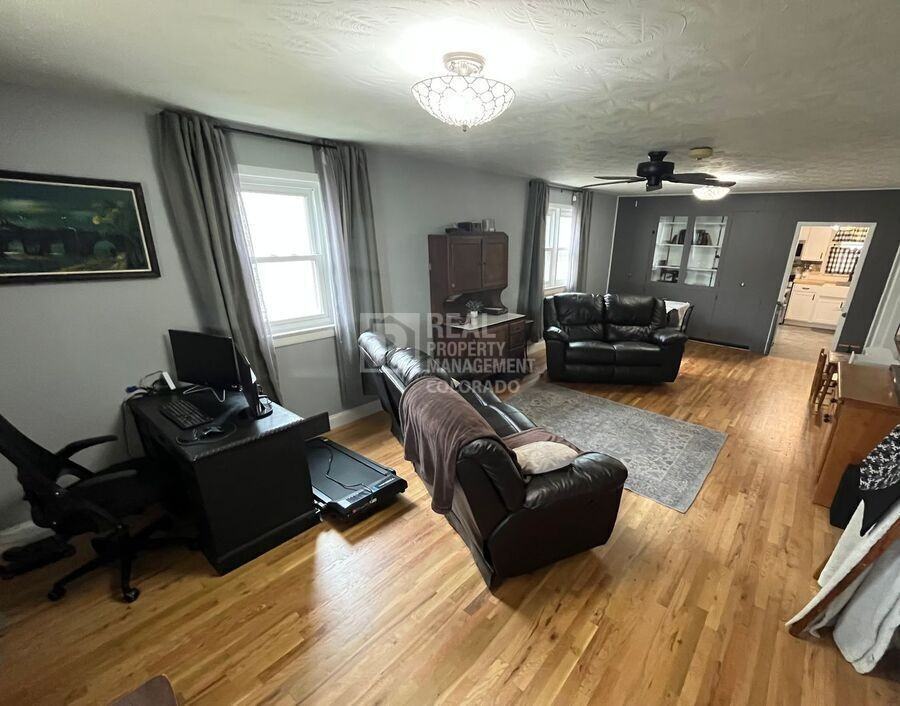 332 Cheyenne Ave - Photo 3 of 15