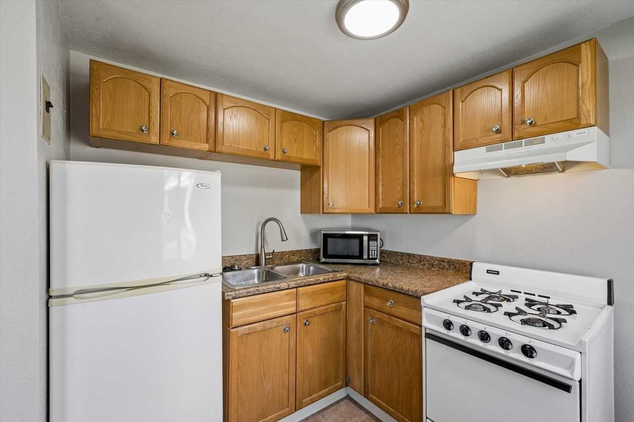 1613 Allison Street - Photo 4 of 38