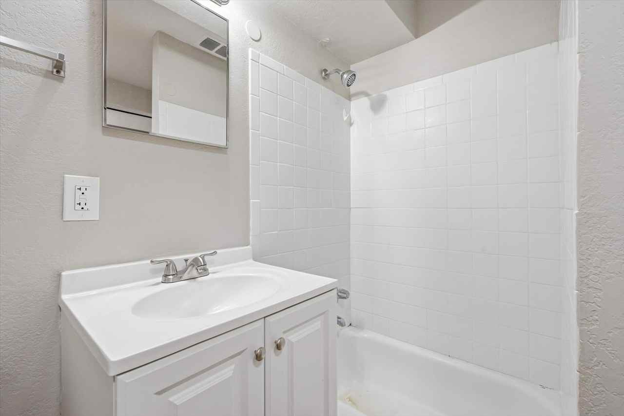 1613 Allison Street - Photo 6 of 38