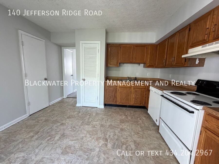 140 Jefferson Ridge Rd - Photo 4 of 13