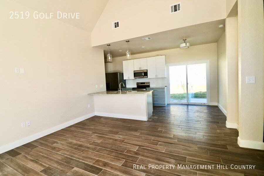 2519 Golf Dr - Photo 3 of 13