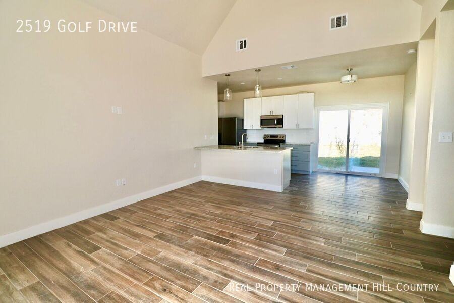 2519 Golf Dr - Photo 4 of 13