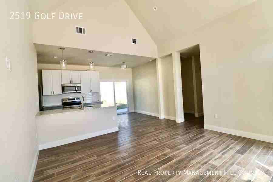2519 Golf Dr - Photo 6 of 13