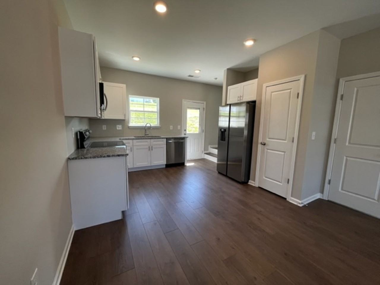 218 Tara Ct - Photo 4 of 14