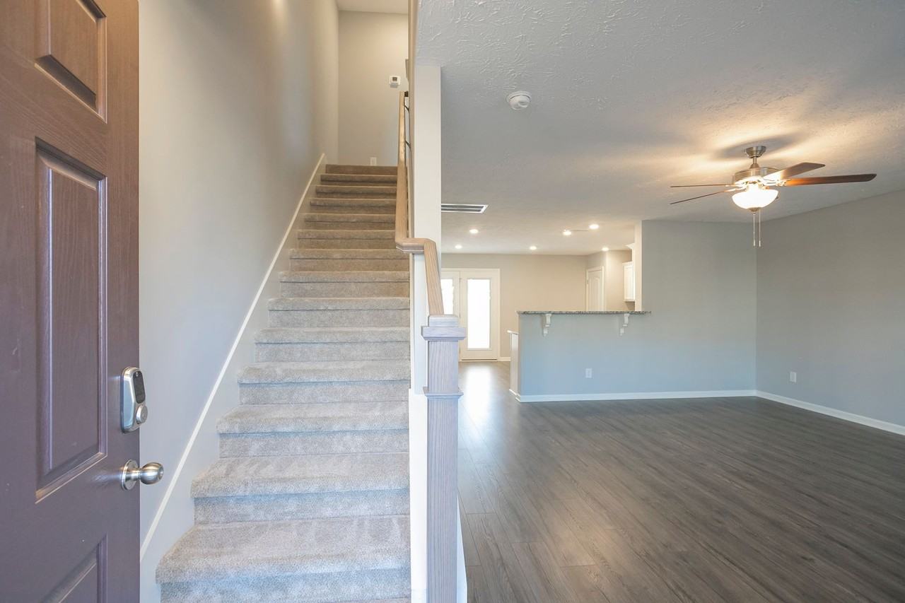 1030 Leadville Dr - Photo 5 of 38