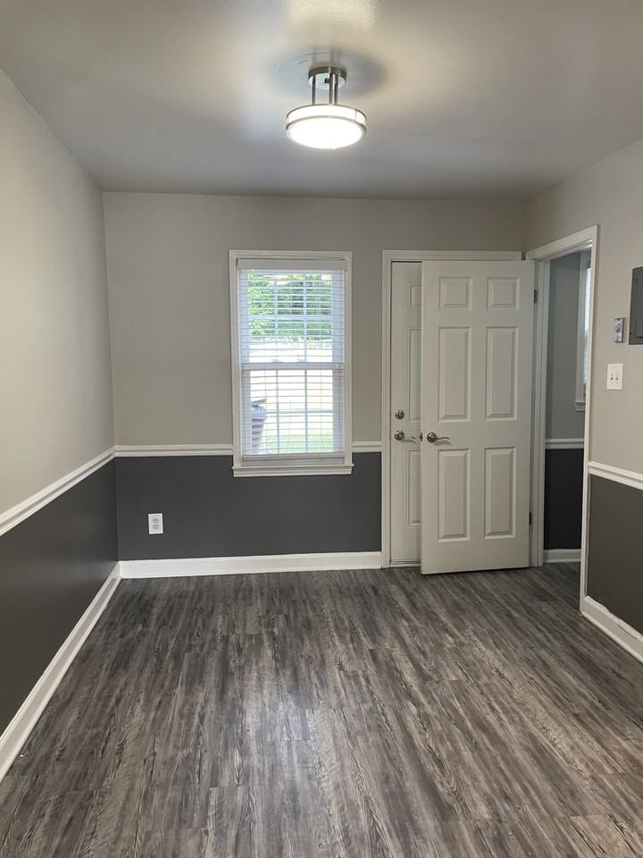 501 Greenbriar Road TRIAD - Photo 2 of 12