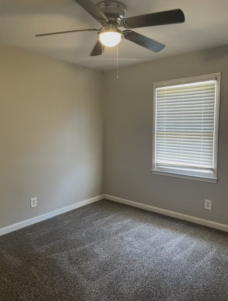 501 Greenbriar Road TRIAD - Photo 4 of 12