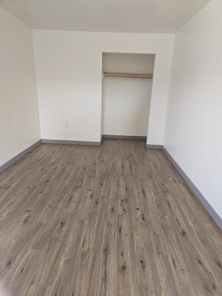 1275 Rogue River Hwy Apt 7 - Photo 2 of 11