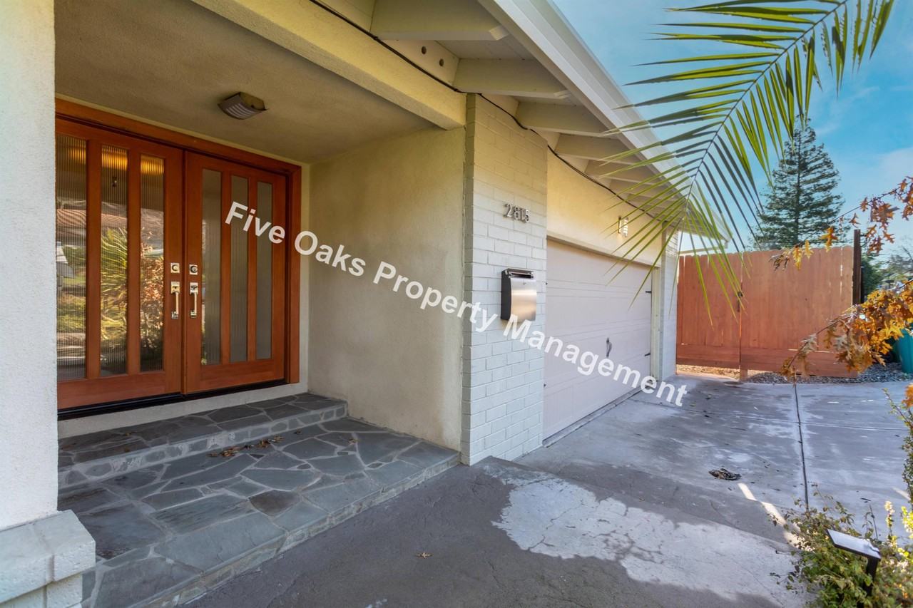 2815 Stanford Ln - Photo 2 of 38