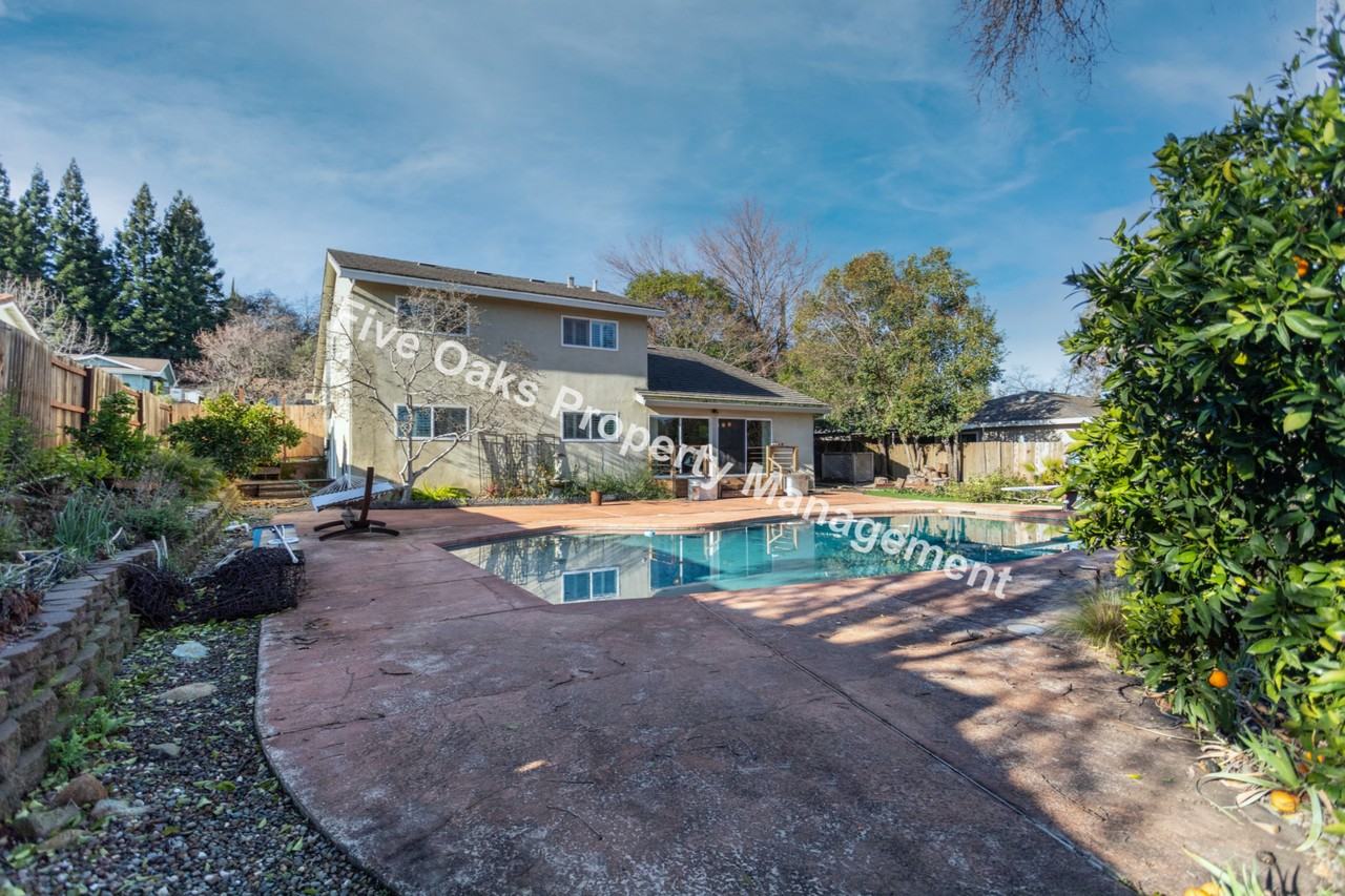 2815 Stanford Ln - Photo 3 of 38