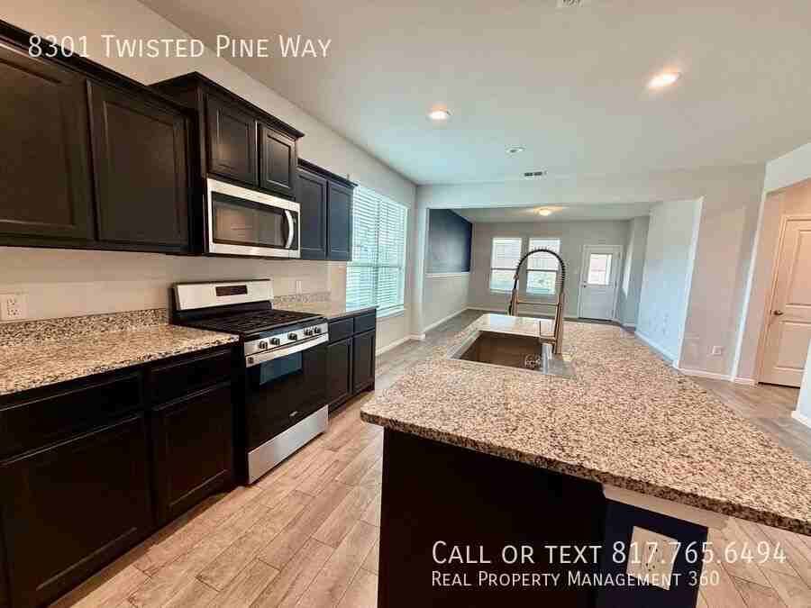 8301 Twisted Pine Way - Photo 4 of 17