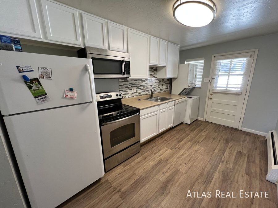 2337 S Locust St #C - Photo 3 of 13