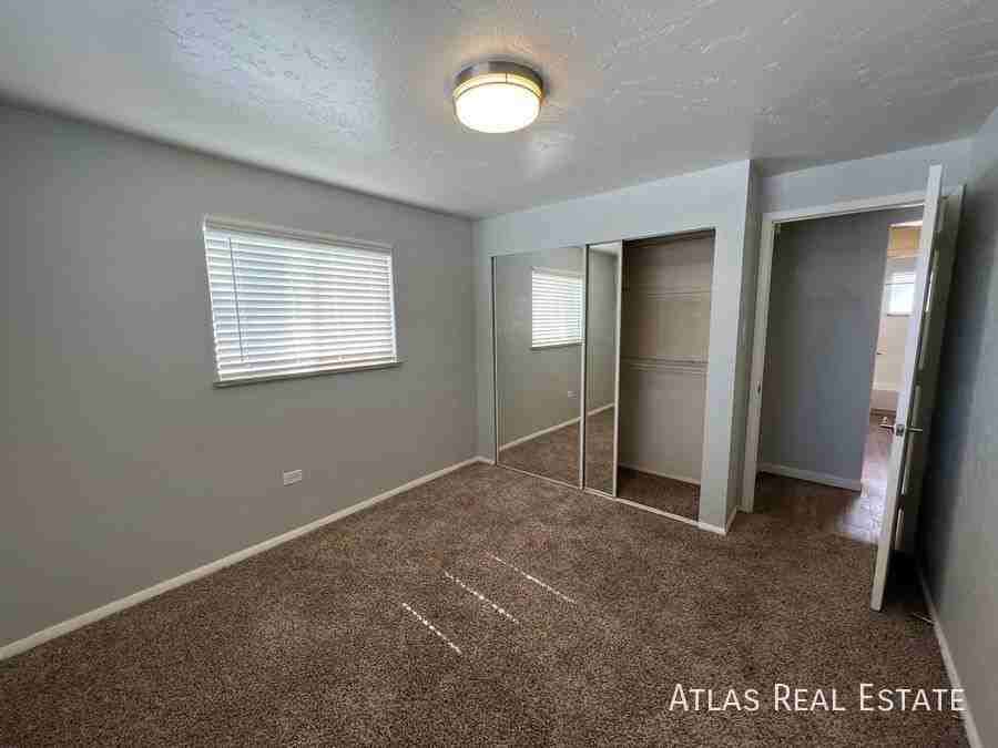 2337 S Locust St #C - Photo 4 of 13