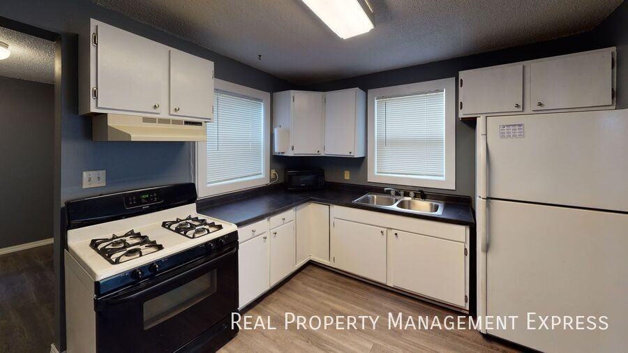 801 S Van Eps Ave - Photo 3 of 10