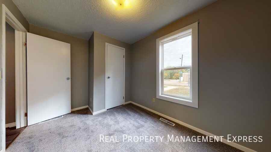 801 S Van Eps Ave - Photo 4 of 10