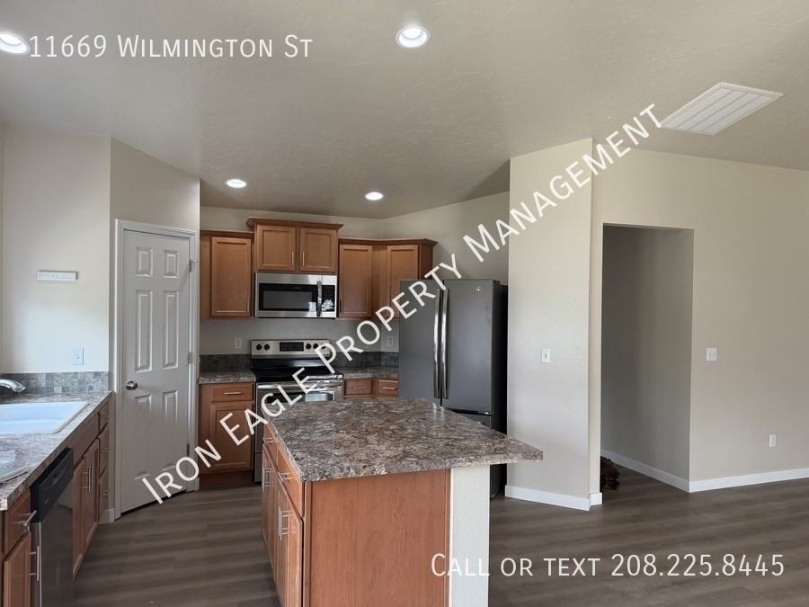 11669 Wilmington St - Photo 2 of 12