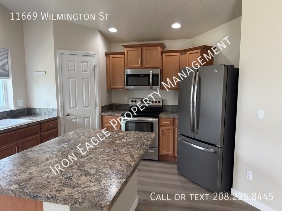 11669 Wilmington St - Photo 3 of 12
