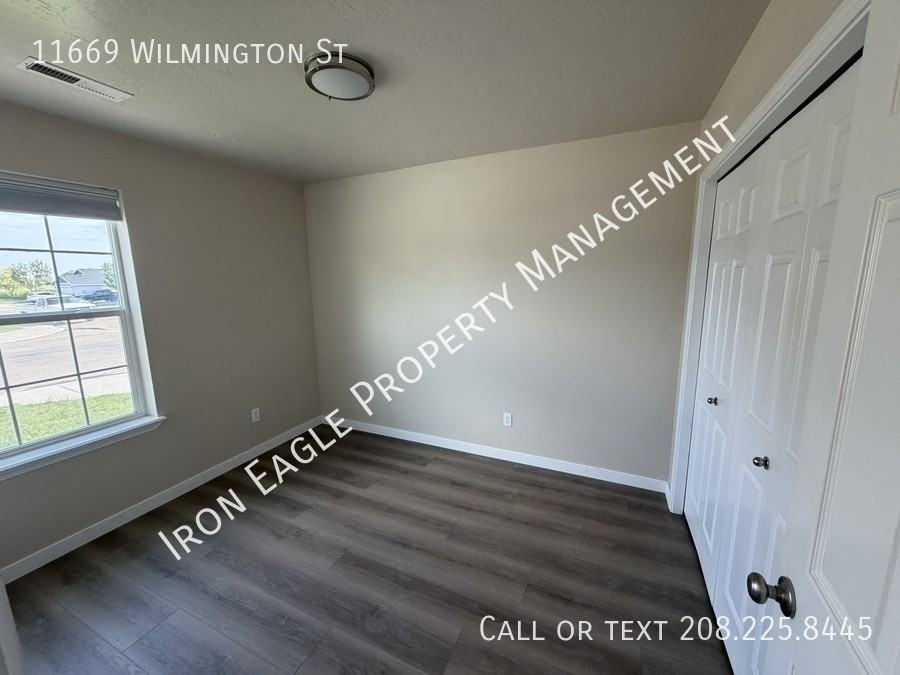 11669 Wilmington St - Photo 6 of 12