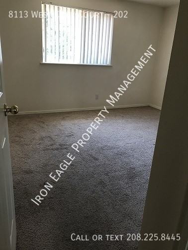 8113 W Cory Ct - Photo 4 of 7