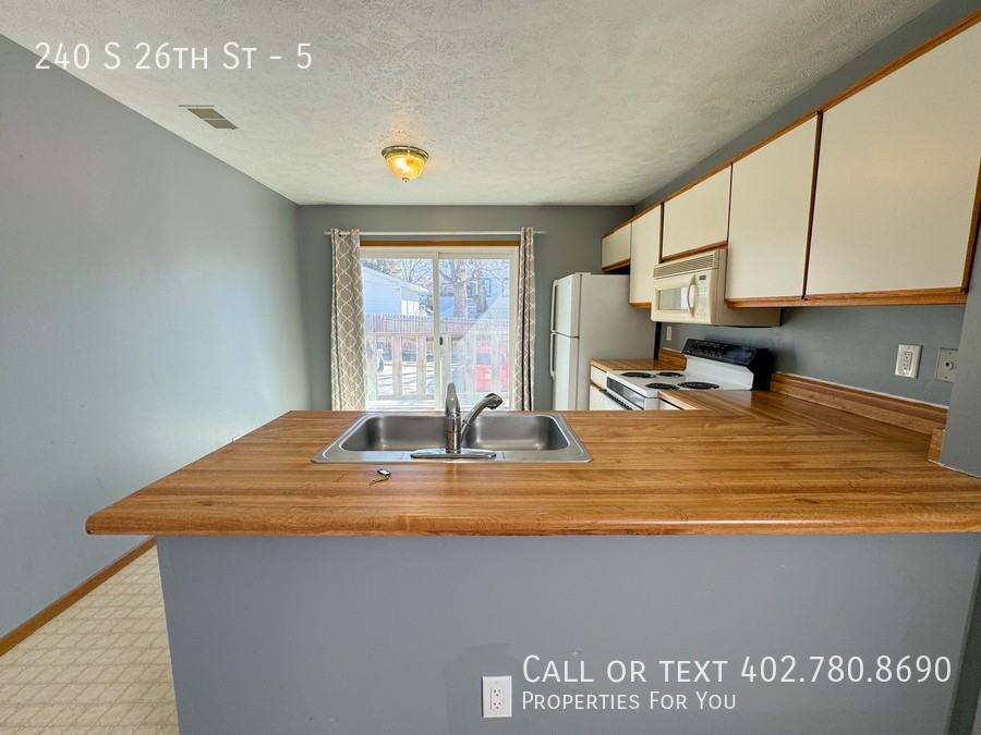240 S 26th St #5 - Photo 4 of 16