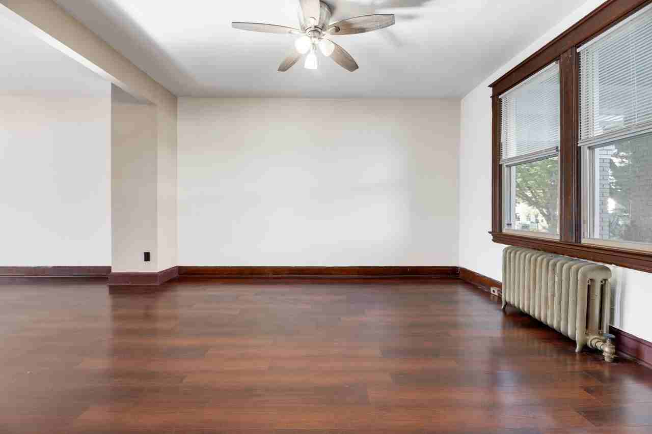 1409 Orren St Ne - Photo 4 of 31