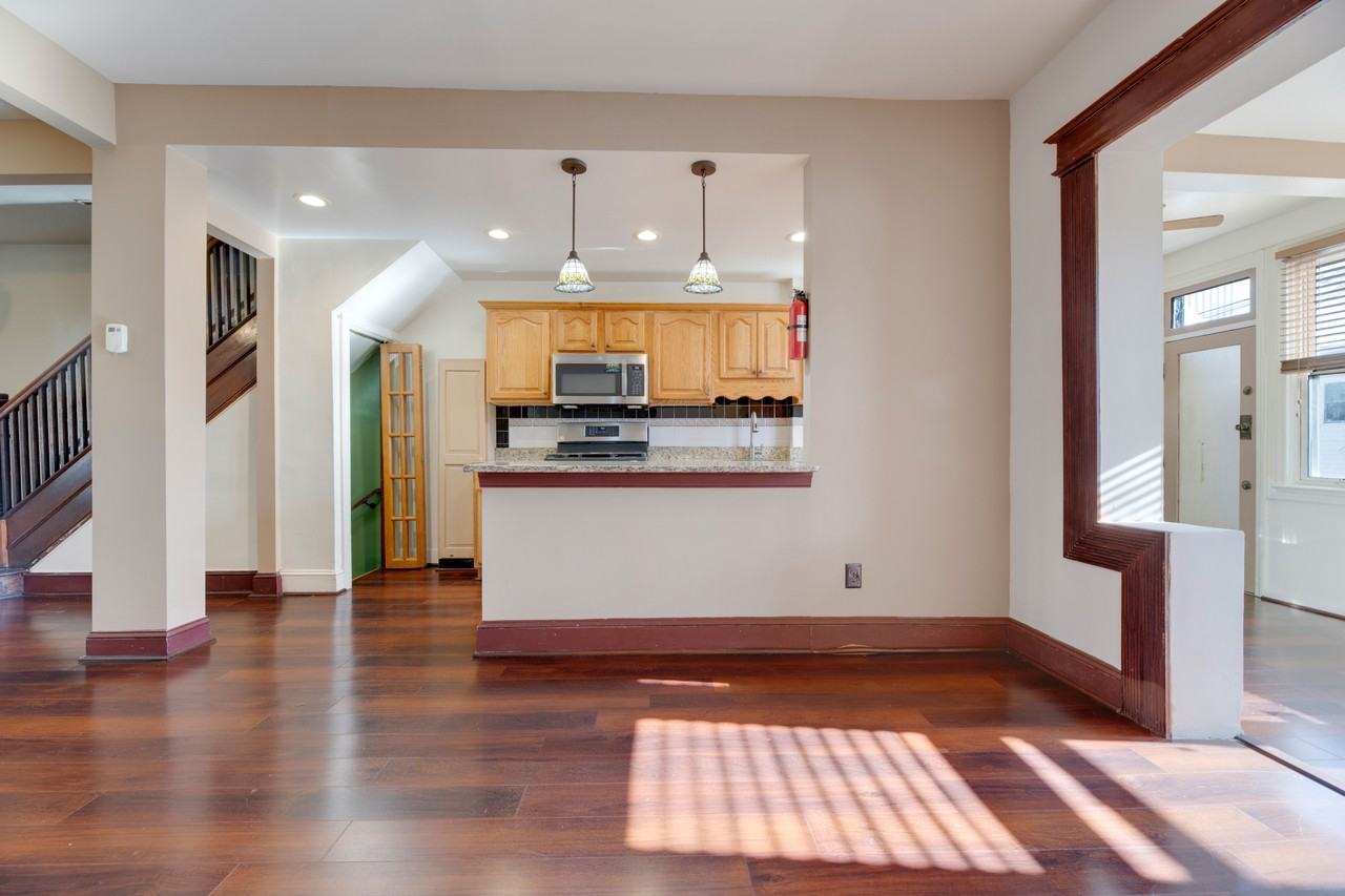 1409 Orren St Ne - Photo 7 of 31
