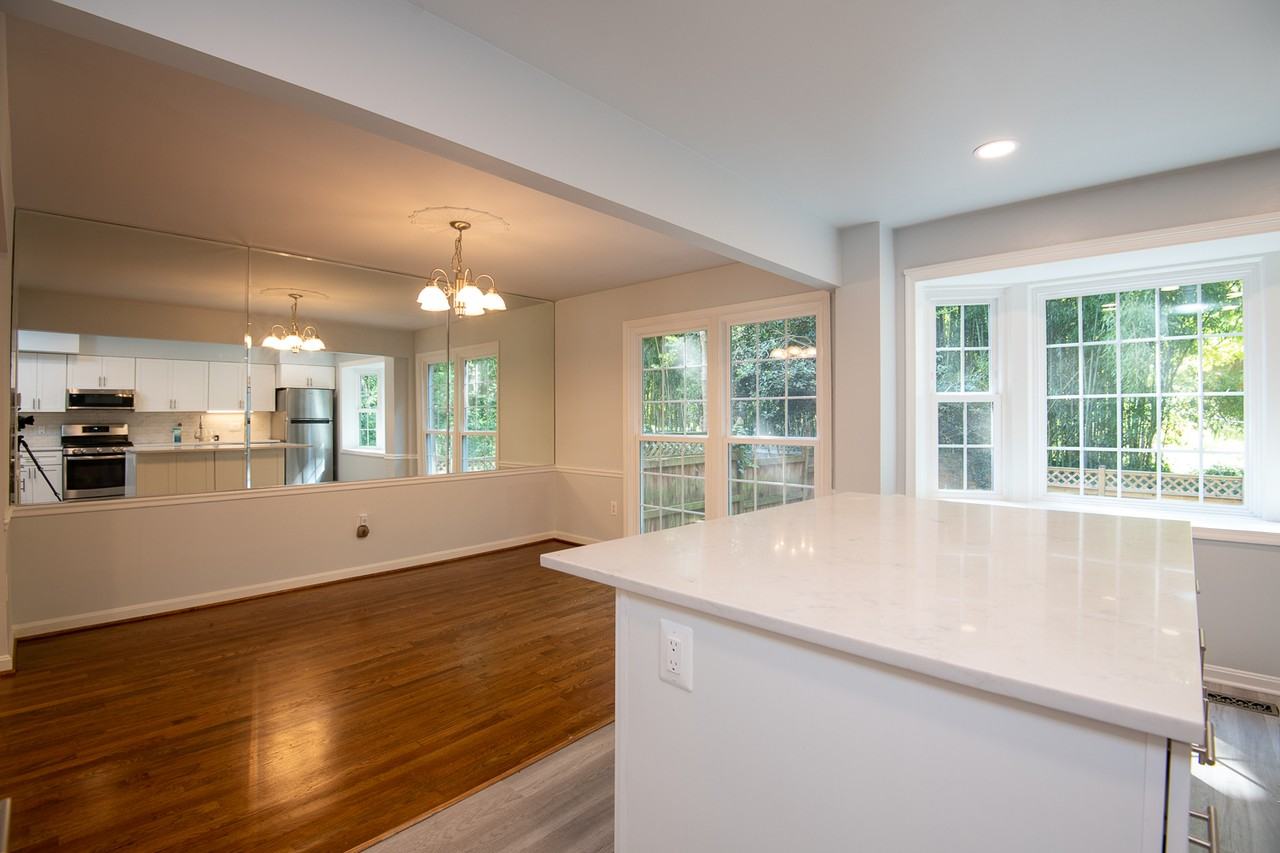 3202 Adams Ct - Photo 4 of 41