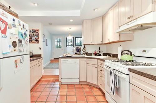 517 1/2 10th St Se - Photo 6 of 16