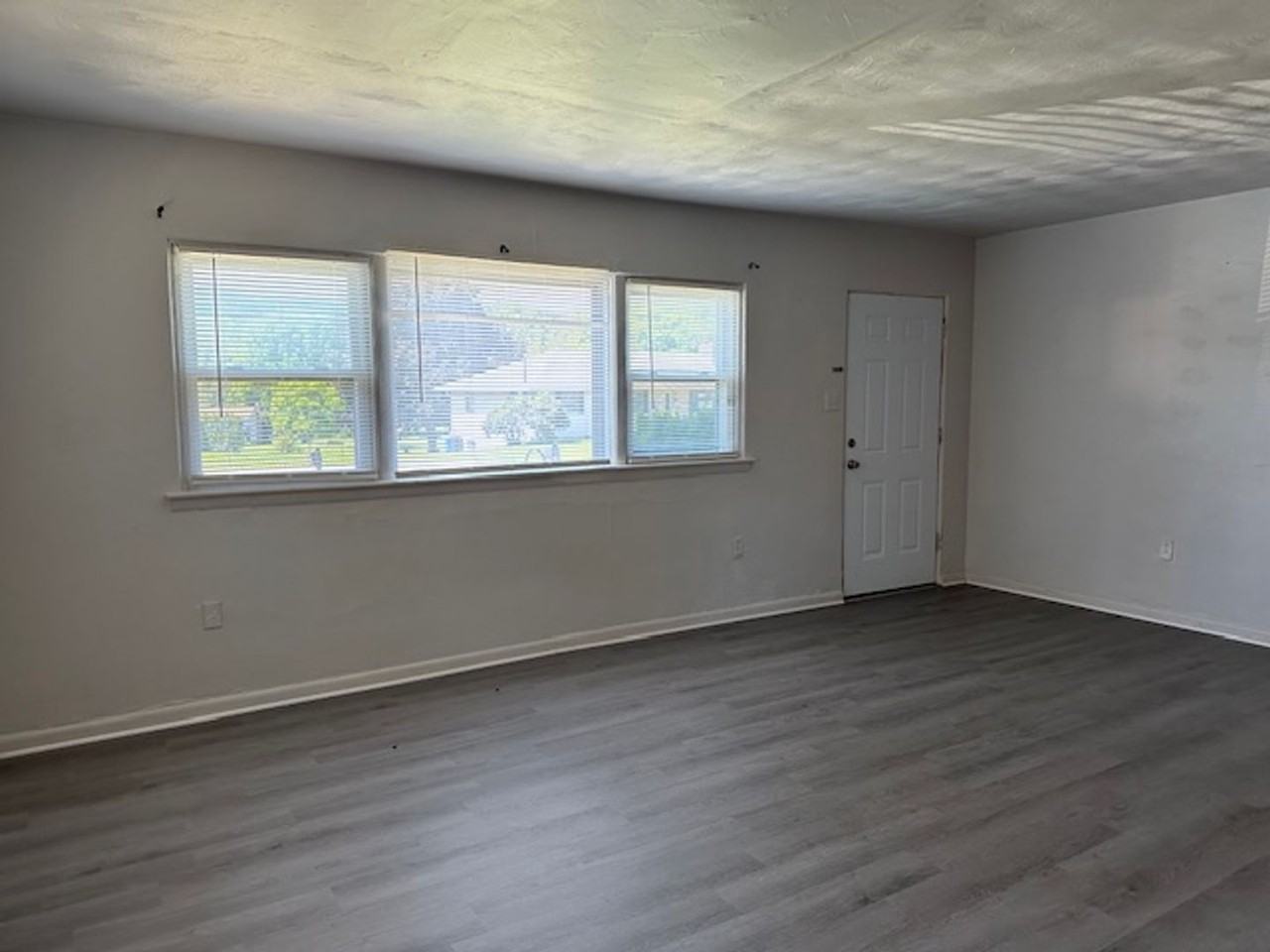 4 Boeing Rd #4A - Photo 3 of 10