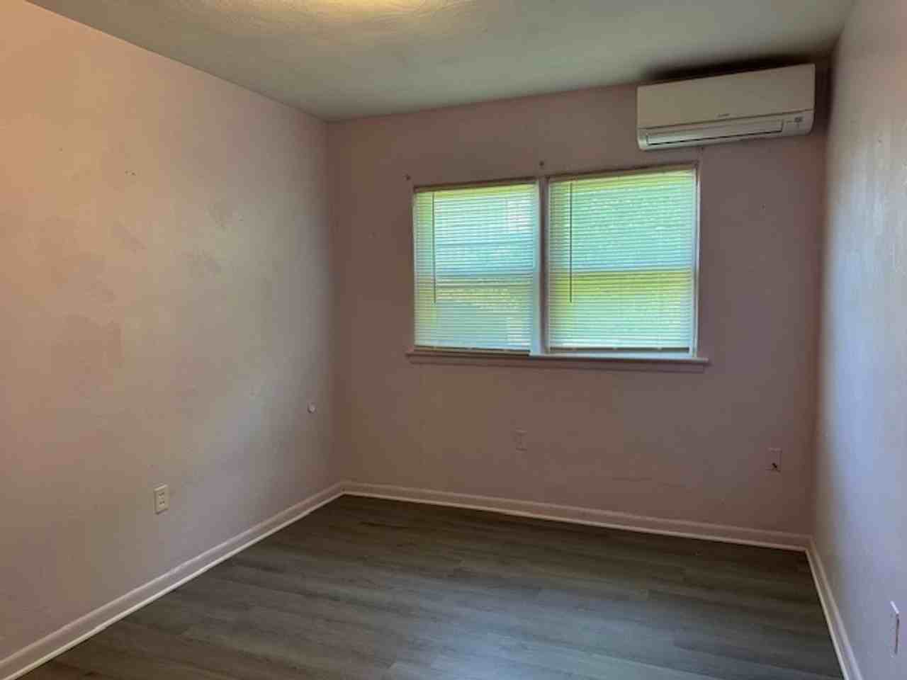 4 Boeing Rd #4A - Photo 6 of 10