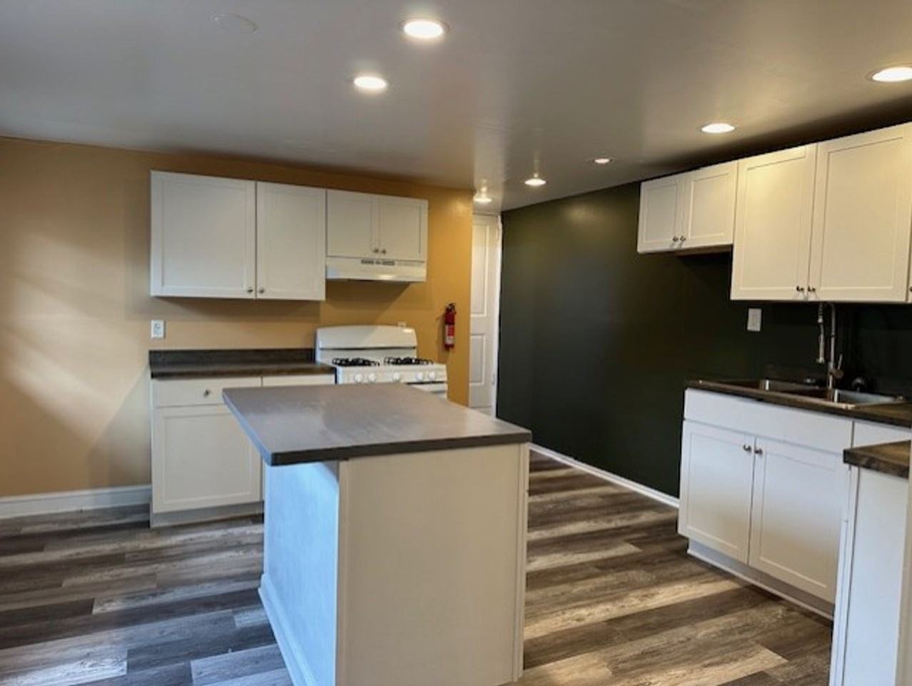 311 S 2nd St #2ndFL - Photo 5 of 9