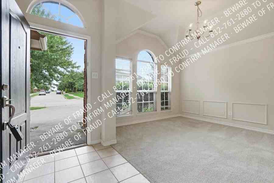 12079 Kingsville Dr - Photo 6 of 28