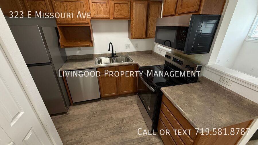 323 E Missouri Ave - Photo 2 of 11