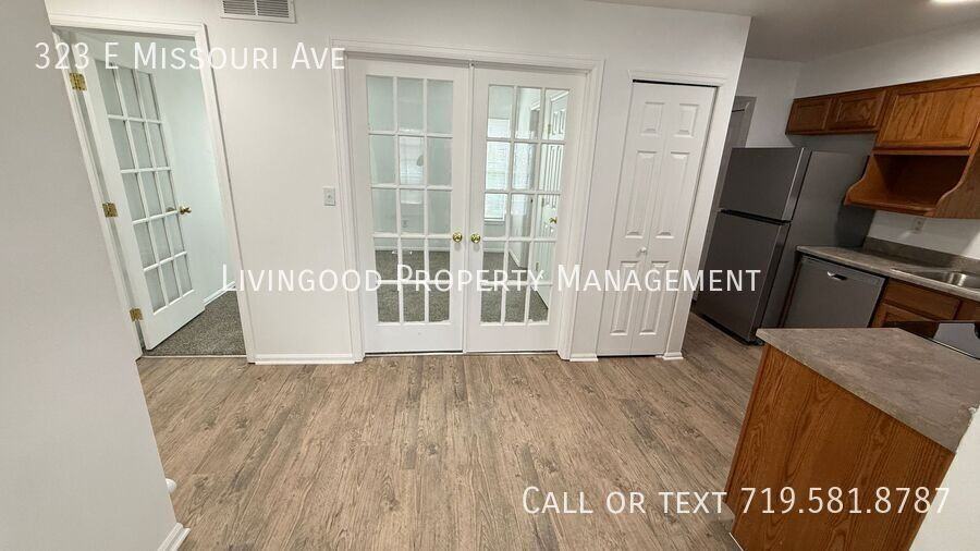 323 E Missouri Ave - Photo 3 of 11